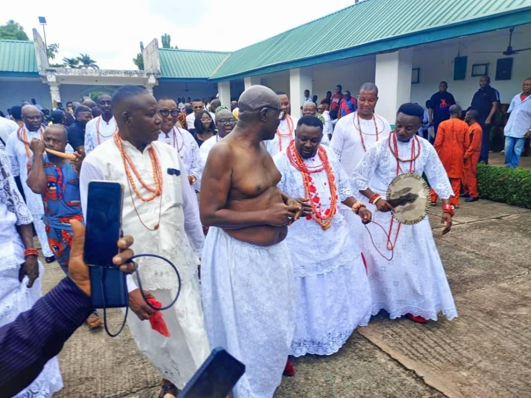 Dein of Agbor Confers Chieftaincy Title on deserving Agbor indigenes.