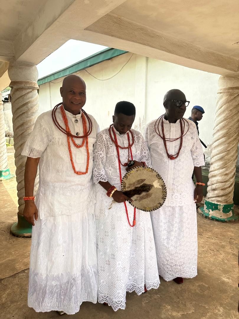 Dein of Agbor Confers Chieftaincy Title on deserving Agbor indigenes.